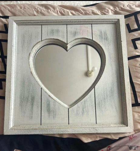 Shabby chic distressed wood - chic,